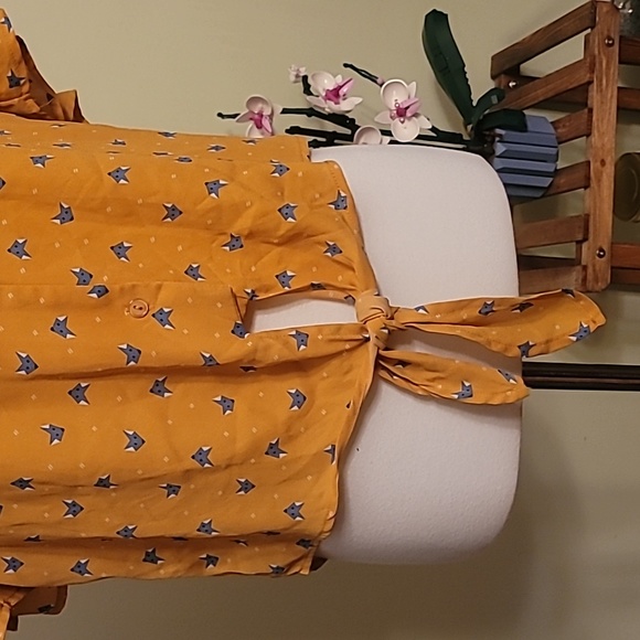 Monteau Los Angeles Fox Print Tie Front Blouse - Small - Picture 4 of 7